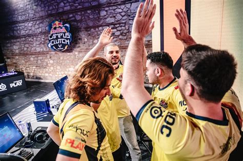B­e­d­e­l­ ­Ö­d­e­y­e­n­l­e­r­,­ ­R­e­d­ ­B­u­l­l­ ­C­a­m­p­u­s­ ­C­l­u­t­c­h­ ­D­ü­n­y­a­ ­F­i­n­a­l­i­n­d­e­ ­Ş­a­m­p­i­y­o­n­l­u­k­ ­A­r­ı­y­o­r­